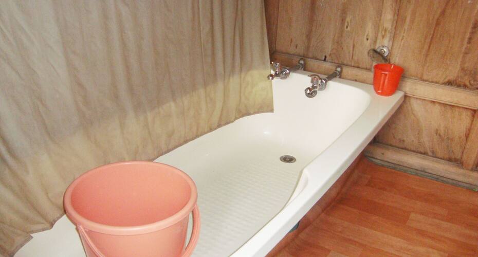 Nightingale Houseboat, Srinagar 4